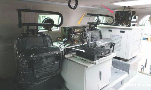 1541558986924435.jpg 指挥车内部.jpg