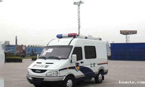 1545117451301427.jpg 通信指挥车4.jpg