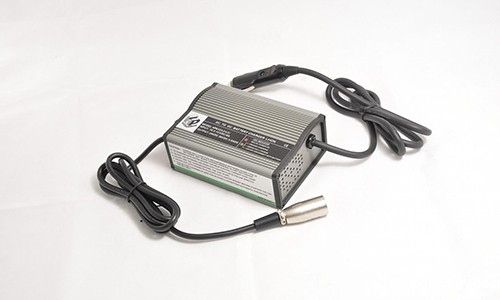 1545618732654168.jpg 车载充电器.jpg