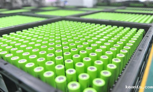 1551760396676622.jpg 磷酸铁锂动力电池.jpg