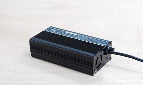 锂离子电池充电器.jpg 锂离子电池充电器.jpg