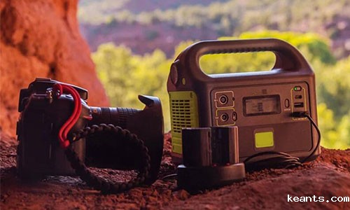 <b>户外野营电量缺乏?便携式UPS移动电源解决用电难题</b>