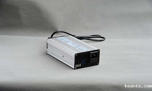 <b>磷酸铁必威bw1191能用铅酸电池充电器充电吗?</b>