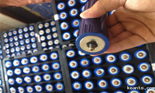 <b>动力型磷酸铁锂电池价格一路下行</b>