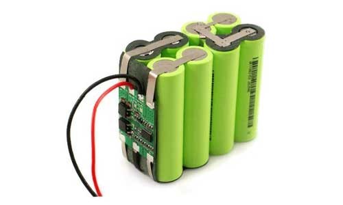 <b>锂电池厂商行业竞争激烈,锂电池企业加速布局</b>