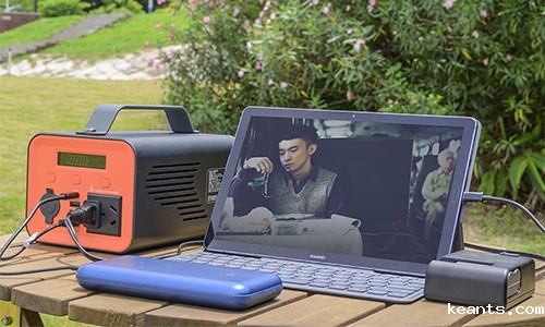 <b>户外应急220V便携式UPS储能电源也叫大号的充电宝</b>